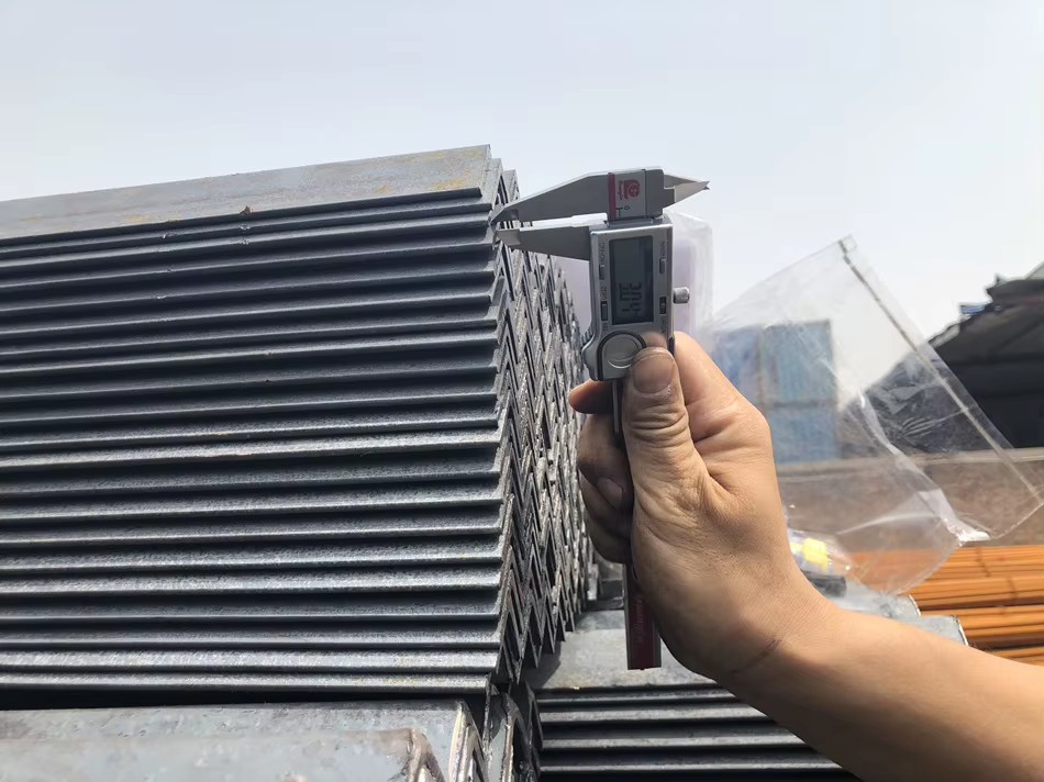 80 X 50 X 8 Steel Angle Iron Weights