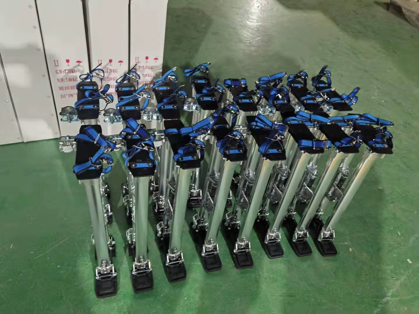24IN to 40IN Aluminium Drywall Adjustable Plastering Lifting Stilts Ladders Silver Stilt for Painting Painter Taping