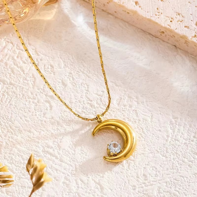 XL170 Women's Dainty Crescent Moon Prong-Set Crystal Pendant Adjustable Stainless Steel Necklace Chain Fashion Jewelry for