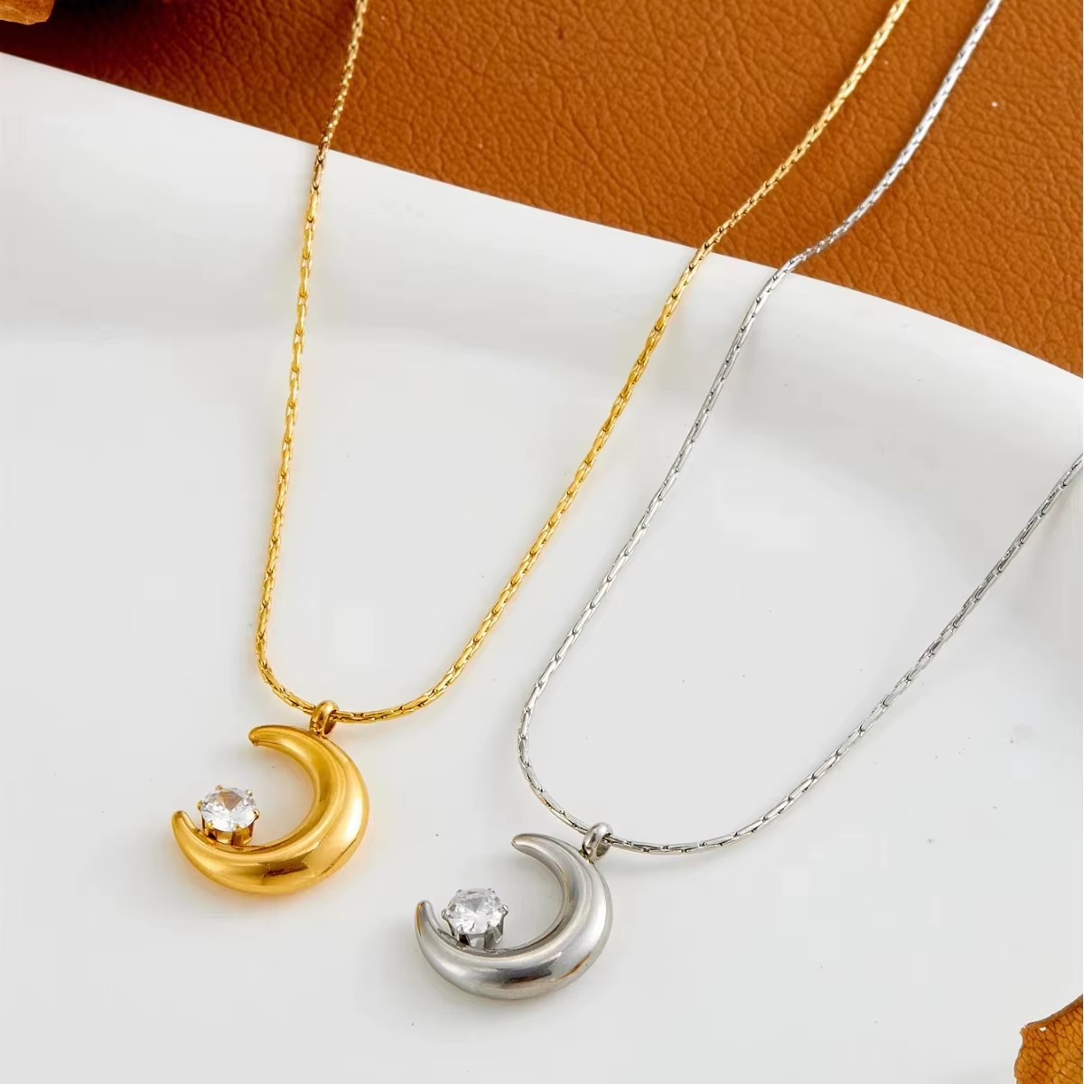 XL170 Women's Dainty Crescent Moon Prong-Set Crystal Pendant Adjustable Stainless Steel Necklace Chain Fashion Jewelry for