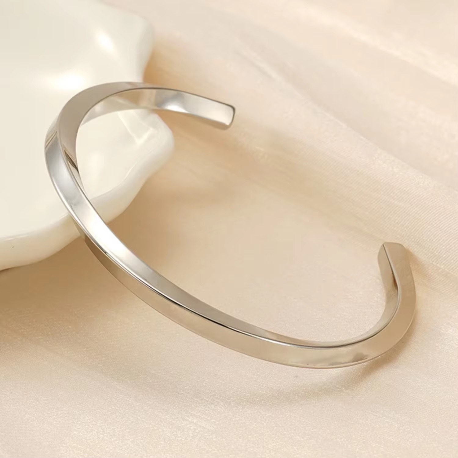 Twisted Open-ended Bangle Women Trendy Elegant Gifts Dainty Jewelry 18K Gold Plated Stackable Stainless Steel Cuff Bracelets