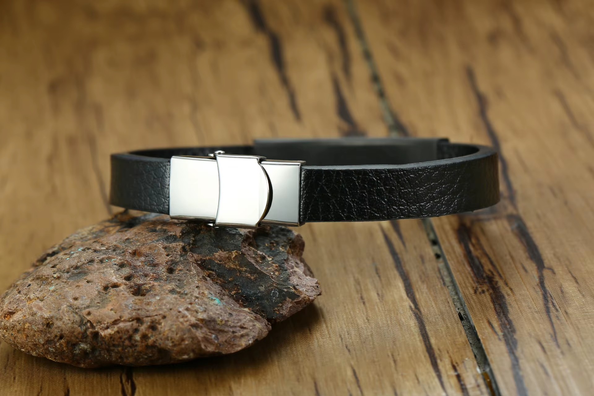 Jewelry European and American Fashionable Men Stainless Steel Inclined Sheet Curved Brand Ultrafine Leather Bracelet