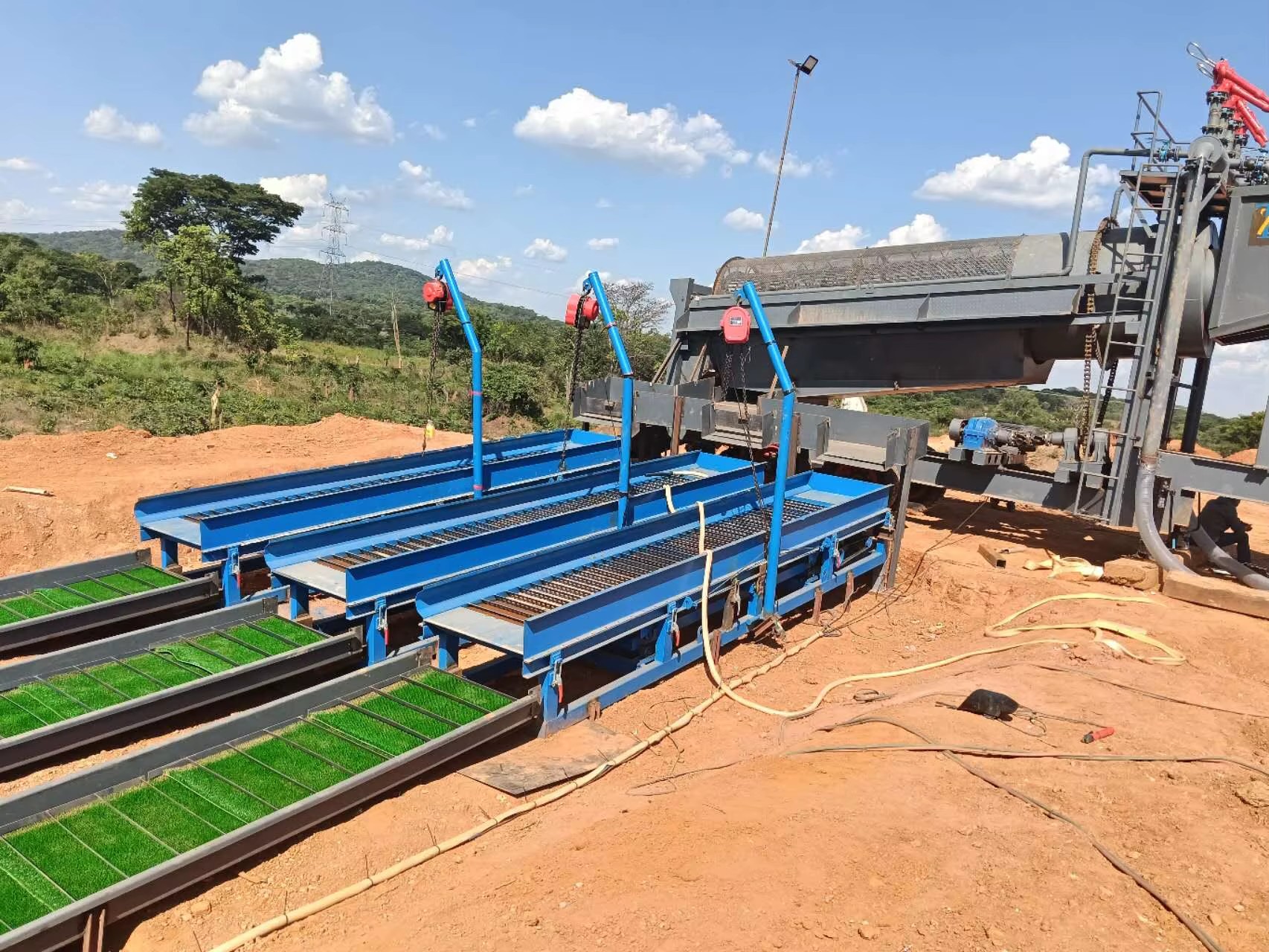 Portable Gold Mining Machine Pump Model Customized River Gold Mine Excavating Trommel Large-Scale Gold Panning