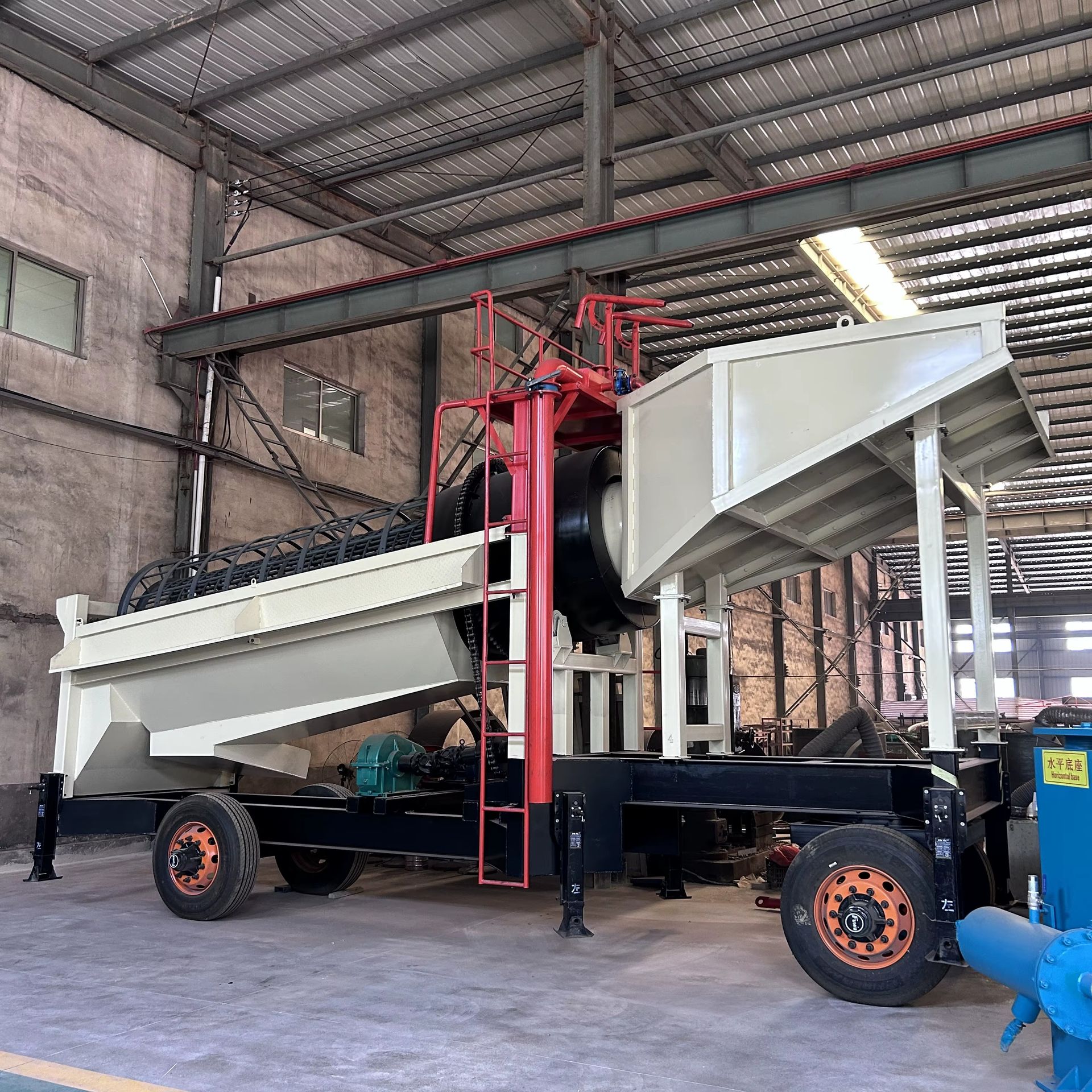 Portable Gold Mining Machine Pump Model Customized River Gold Mine Excavating Trommel Large-Scale Gold Panning