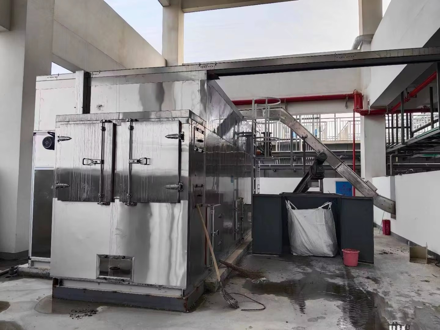 Heat Pump Closed Belt-Type Sludge Dryer 380V Electric Heating Energy Saving Drying Equipment for Chemical Processing