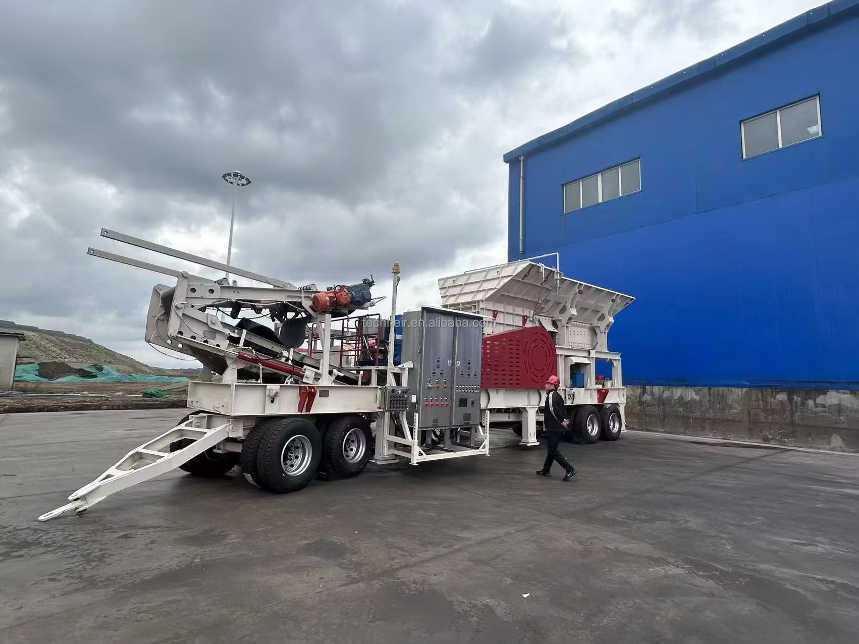 Portable Jaw Crusher Machine with 150t/h Capacity AC Motor Advanced Engine & Power Transmission for Ore Mining & Construction