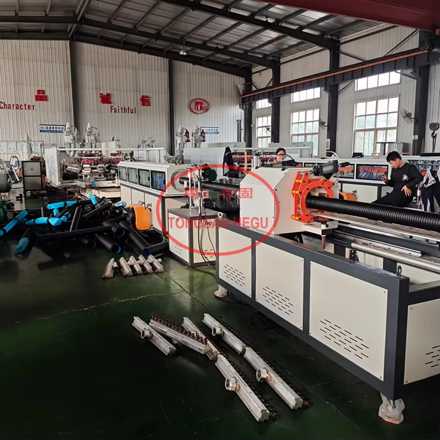 ID32mm-OD110mm Plastic Corrugated Pipe Machine 90mm HDPE DWC Pipe High Speed Extrusion Machine