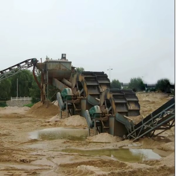 Professional 60TPH Thickened Anti-Wear Steel AC Motor Sand Washer Beach Cleaner Silica Sand Washing Plant 1