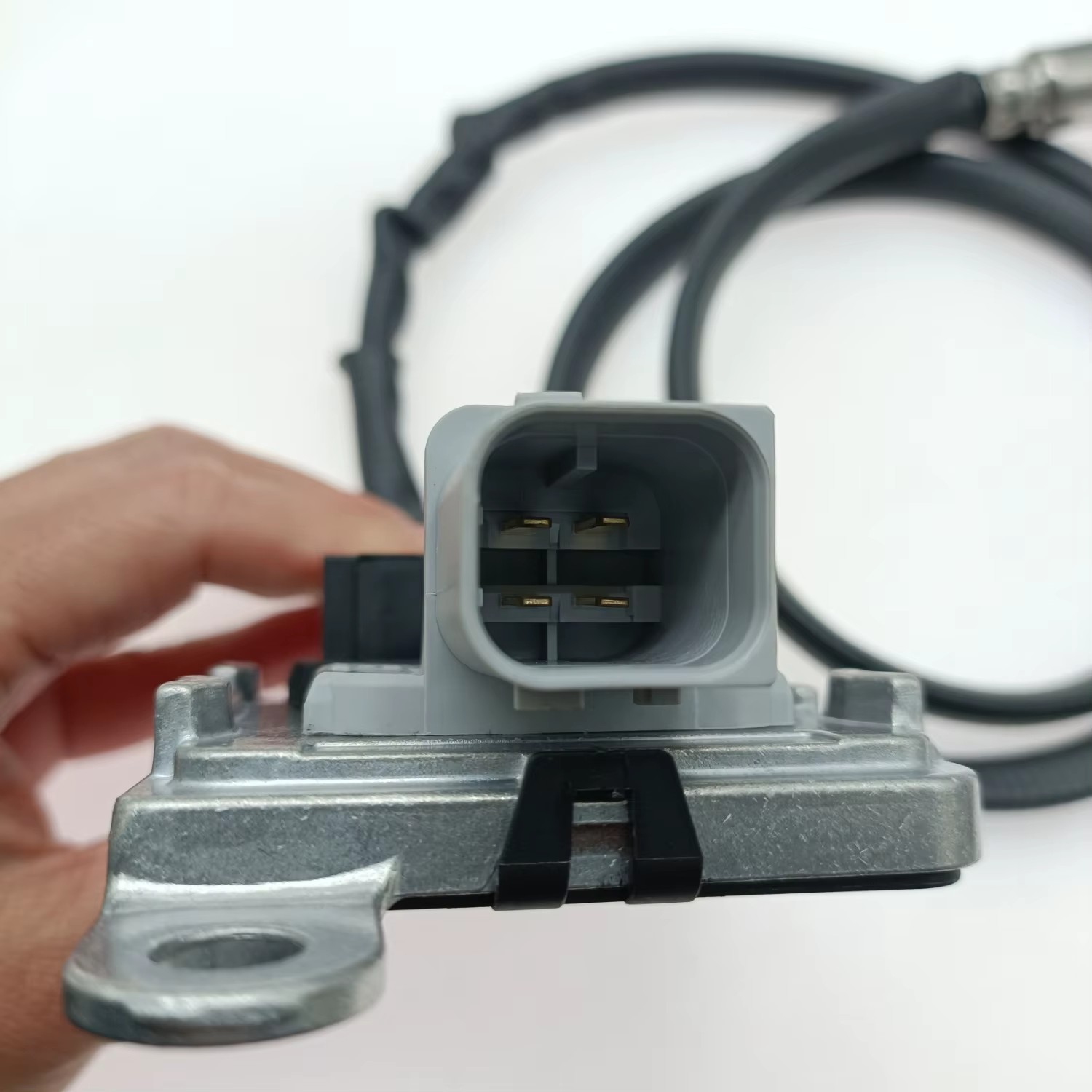 Direct Fit TB Nox Sensor 12V A0081531228 for Freightliner Detroit DD13 DD15 EPA17 Emission Monitor 12 Months Warranty