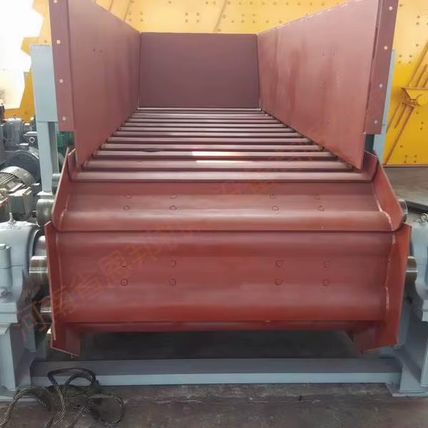 New Type Heavy Duty Metal Hopper Apron Feeder Conveyor Belts for Stone Mining