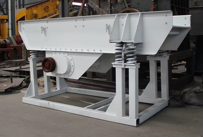 New Technology ZSW Series Sand Vibrating Feeder Machine Core Component Motor for Mining