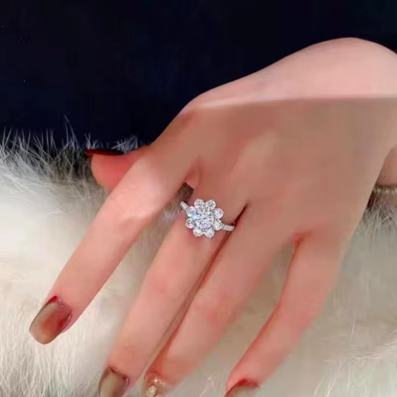 Luxury 18k Gold Lab Grown Diamond Engagement Ring with Round Brilliant Cut Side Stone 0.8ct NGTC Certified for Women Wedding