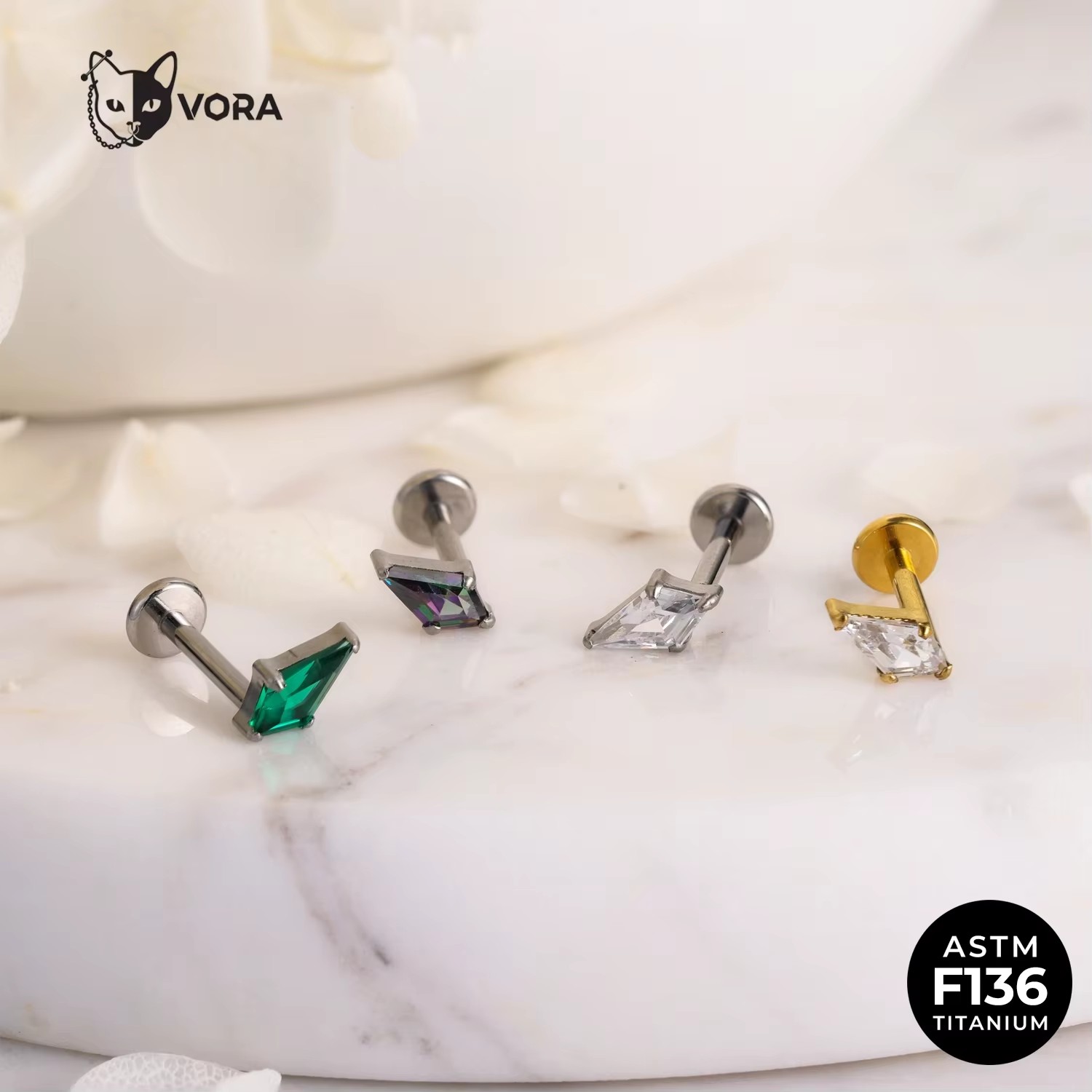 ASTM F136 Titanium Heart Labret Stud Internally Threaded Paved CZ Hollow Heart Ear Cartilage Helix Tragus Fine Piercing Jewelry