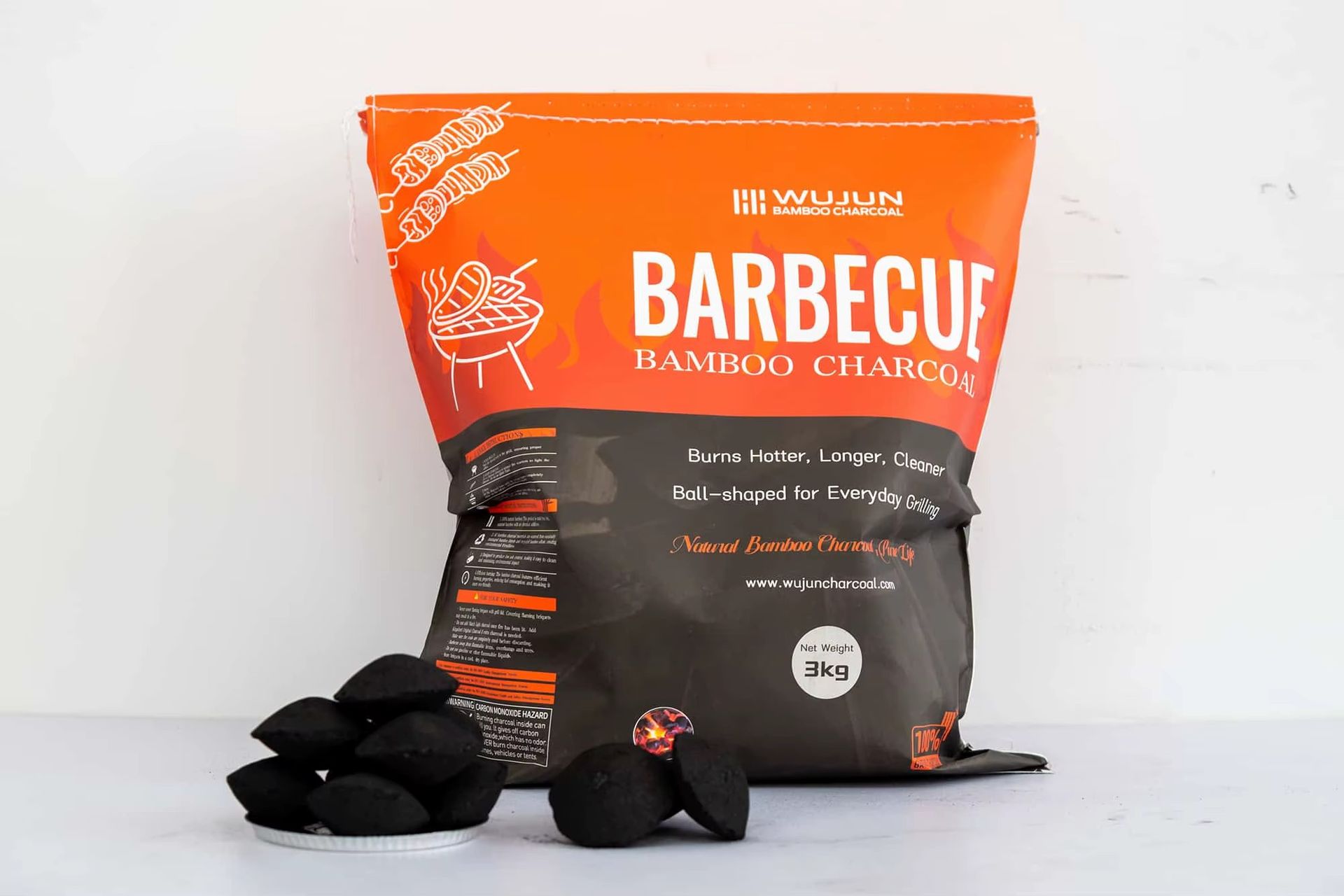 Bamboo Charcoal Balls Briquettes Machine-Made for Charcoal Grills Made Sawdust Powder High Fixed Carbon High Heat Value Low