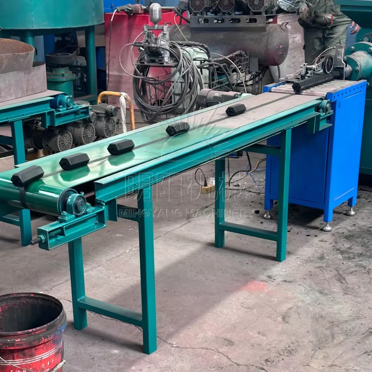 Mingyang High Capacity 500-800kg/h BBQ Charcoal Briquette Machine 25mm Cube Shisha Extruder 380V Energy Saving Coal Machine