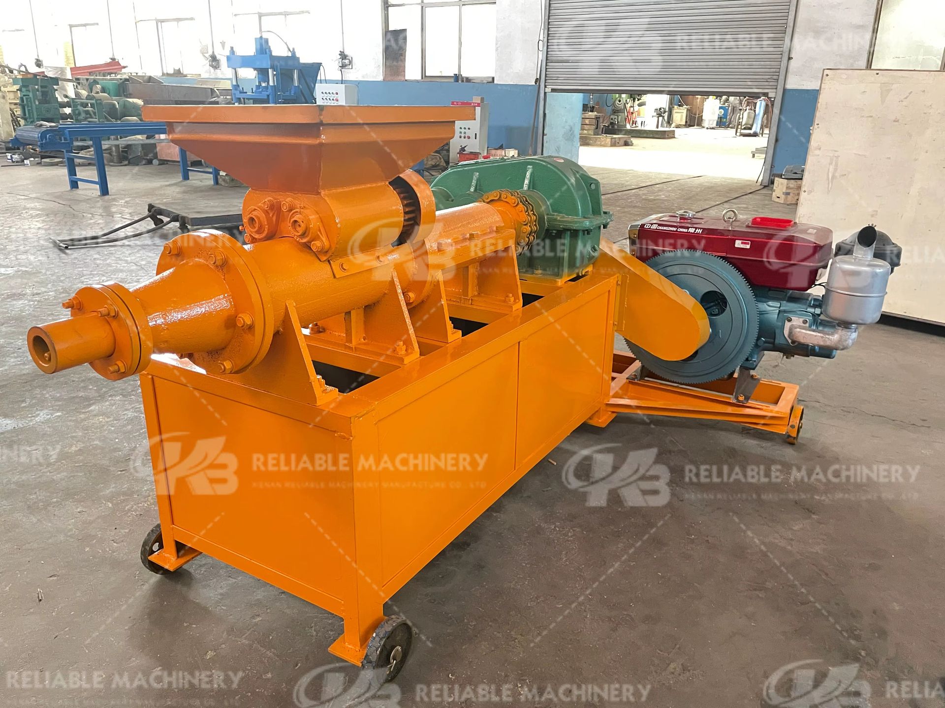 Factory Sale Biomass Waste Wood Pulverized Coal Rod Forming Charcoal Making Extruder Machine Motor Engine 500-1000kg/h Capacity