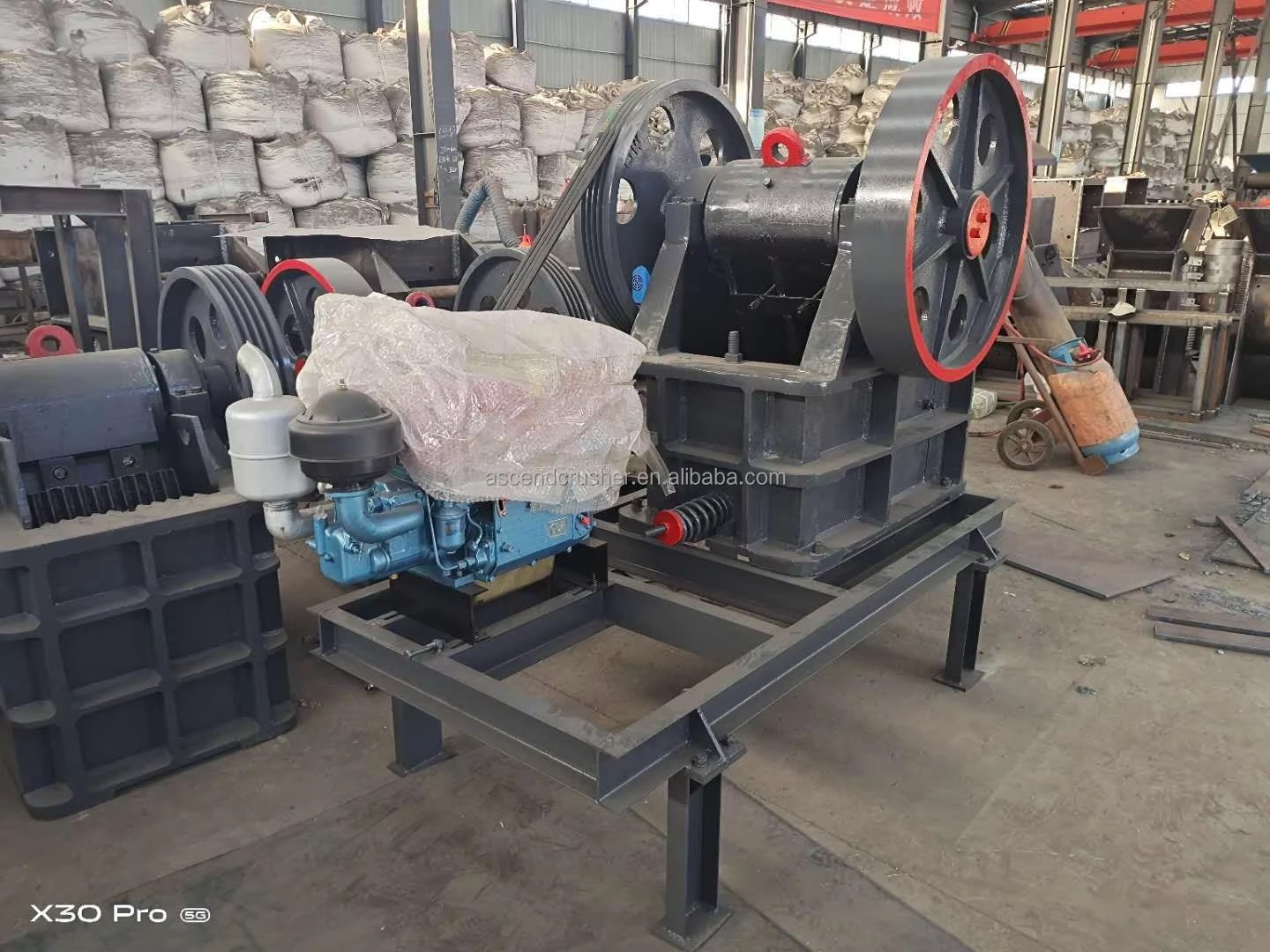 Mining Machinery Jaw Crusher with diesel Model Jaw Crusher PE150x750