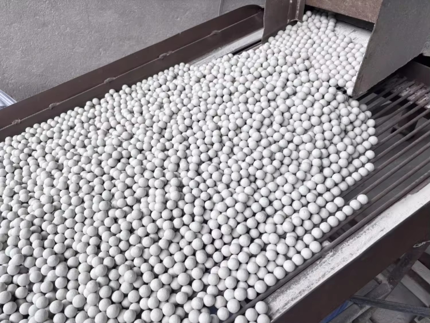 Industrial Ceramic Ball Wear-Resistant Inert Alumina Multiple Specifications with Welding Cutting Bending Services