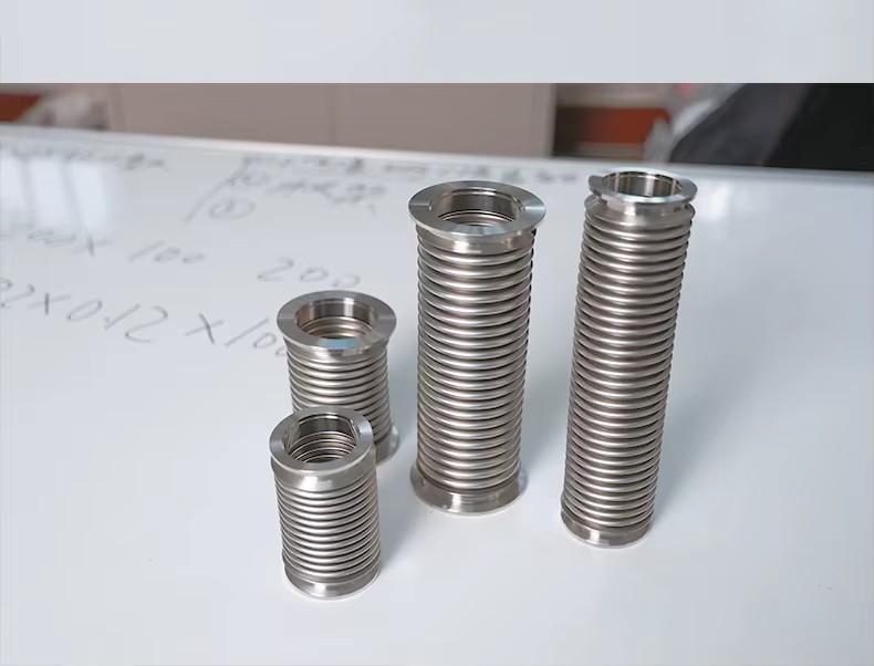 Stainless Steel Flexible Vacuum Bellows SS304 Flange Low Pressure PN16 Corrosion Resistant Smooth Surface for Chemical Oil Water