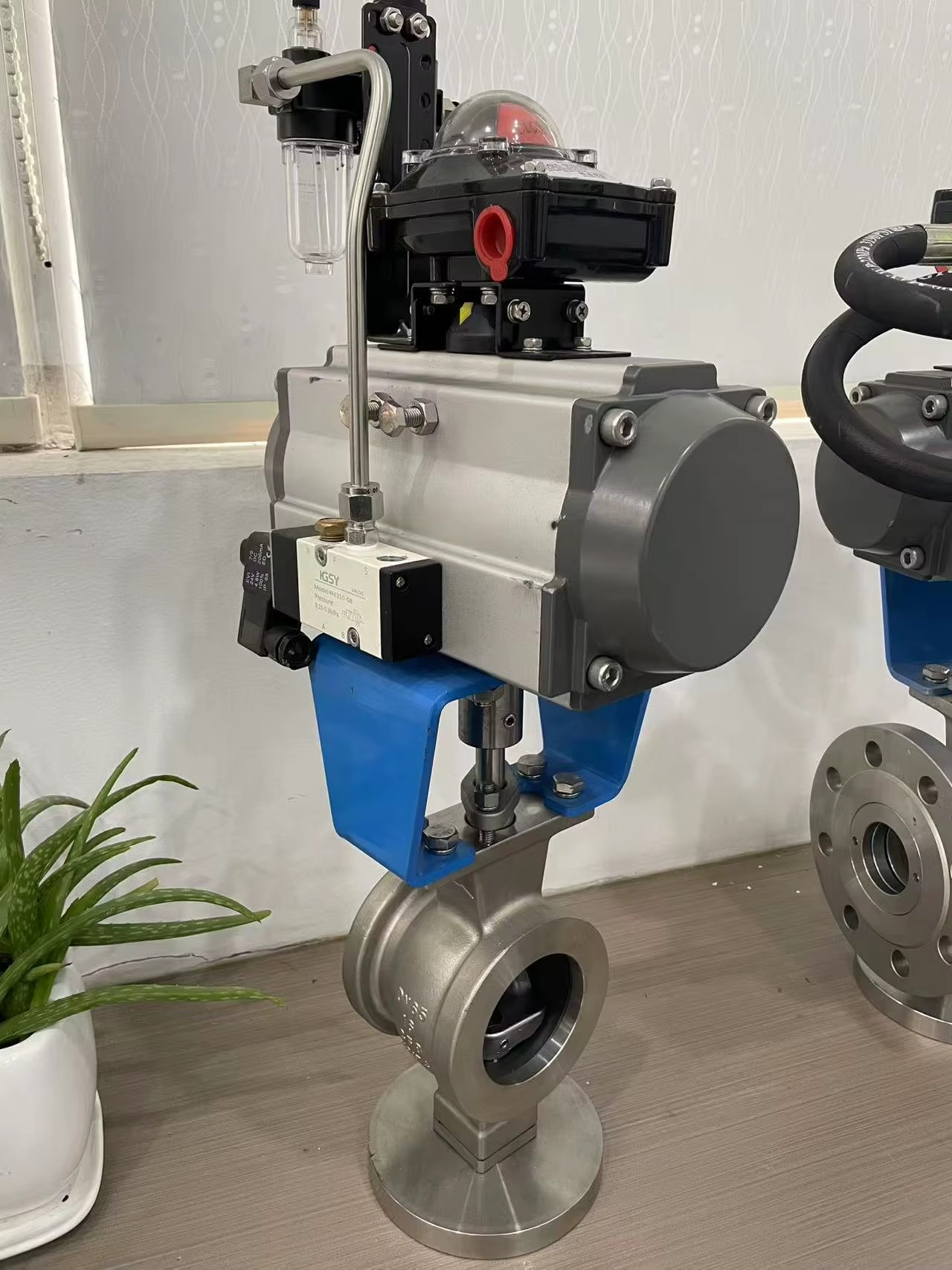 Industrial V-Type Ball Valve Carbon Steel / Stainless Steel Flanged Wafer Connections Pneumatic / Electric Actuators
