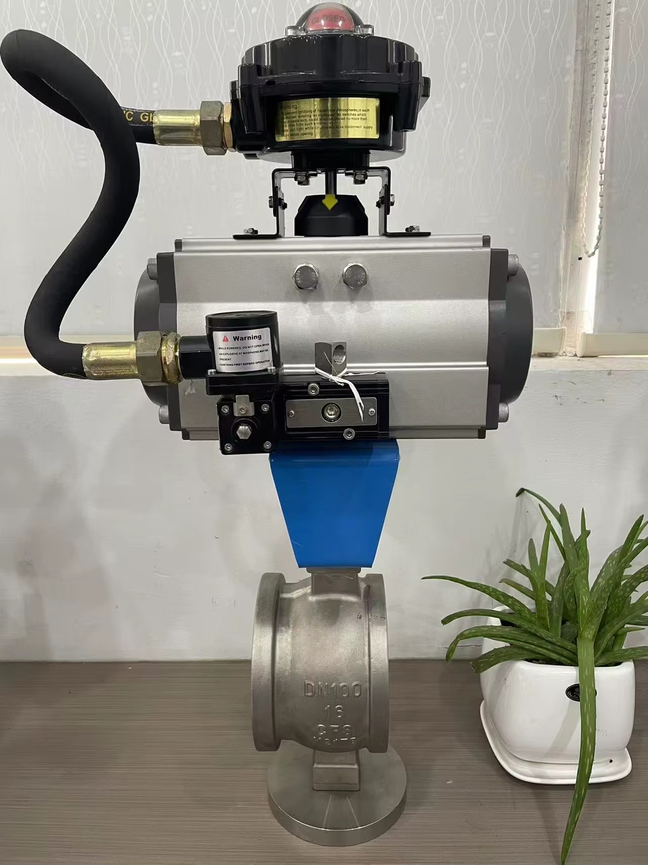 Industrial V-Type Ball Valve Carbon Steel / Stainless Steel Flanged Wafer Connections Pneumatic / Electric Actuators
