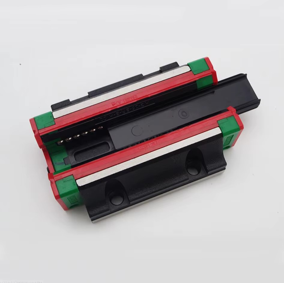 HIWIN HGW20 Linear Guide Rail and HGH20CAZAP Linear Block 23mm Slide Width Bearing Steel 32.75kN Dynamic Load Capacity