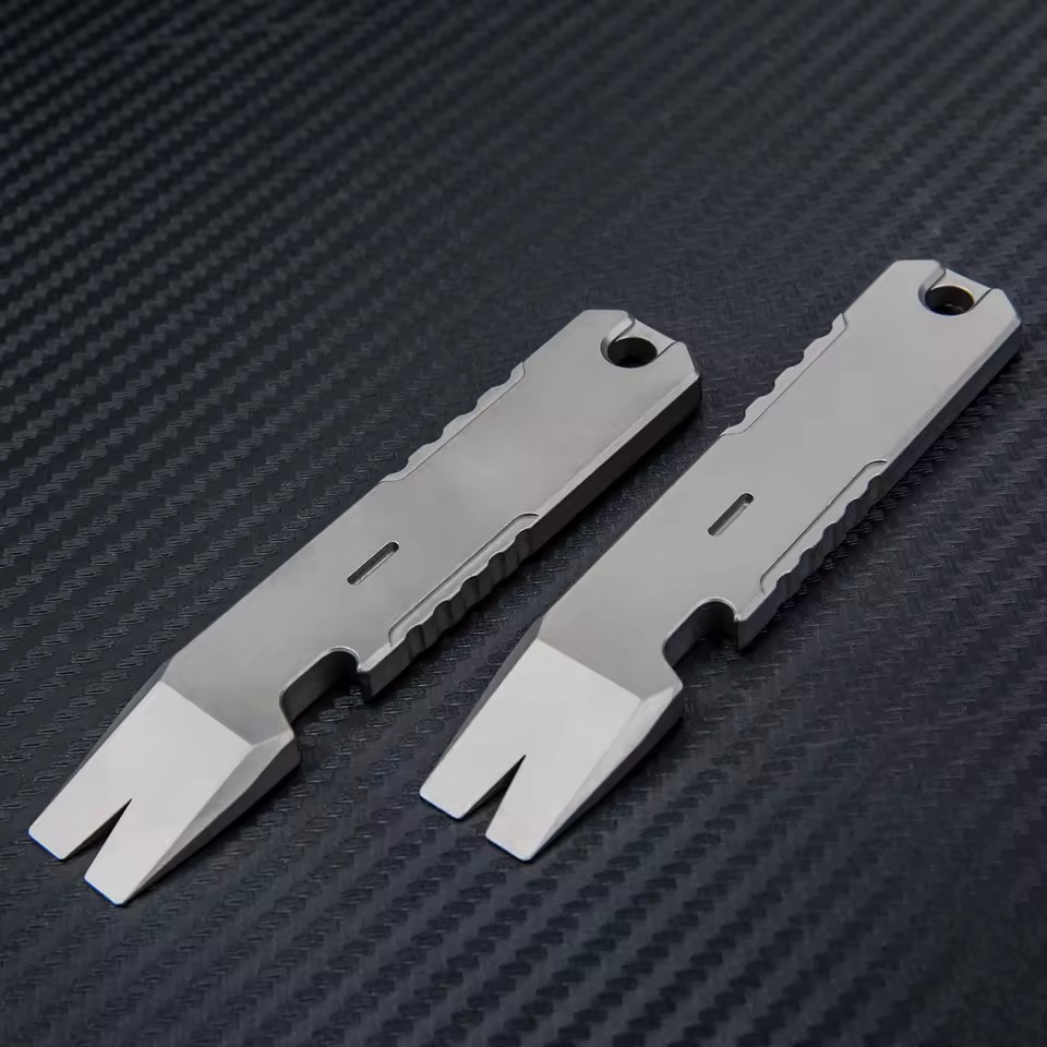 Industrial Titanium Alloy Sheep Horn Nail Remover Mini Crowbar Multi-Functional Portable EDC Tool Screwdriver Bottle Opener