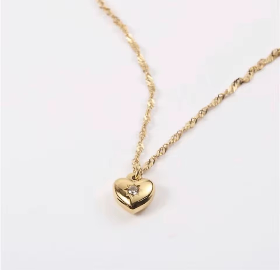 Vintage Stainless Steel 18K Gold Three-dimensional Peach Heart Eight Pointed Star Necklace for Women