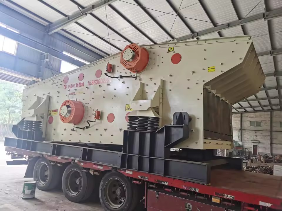 Factory Price Three Axis Horizontal Vibrating Screen Heavy Duty Mining Screening Machine for Stone Crusher Production Line