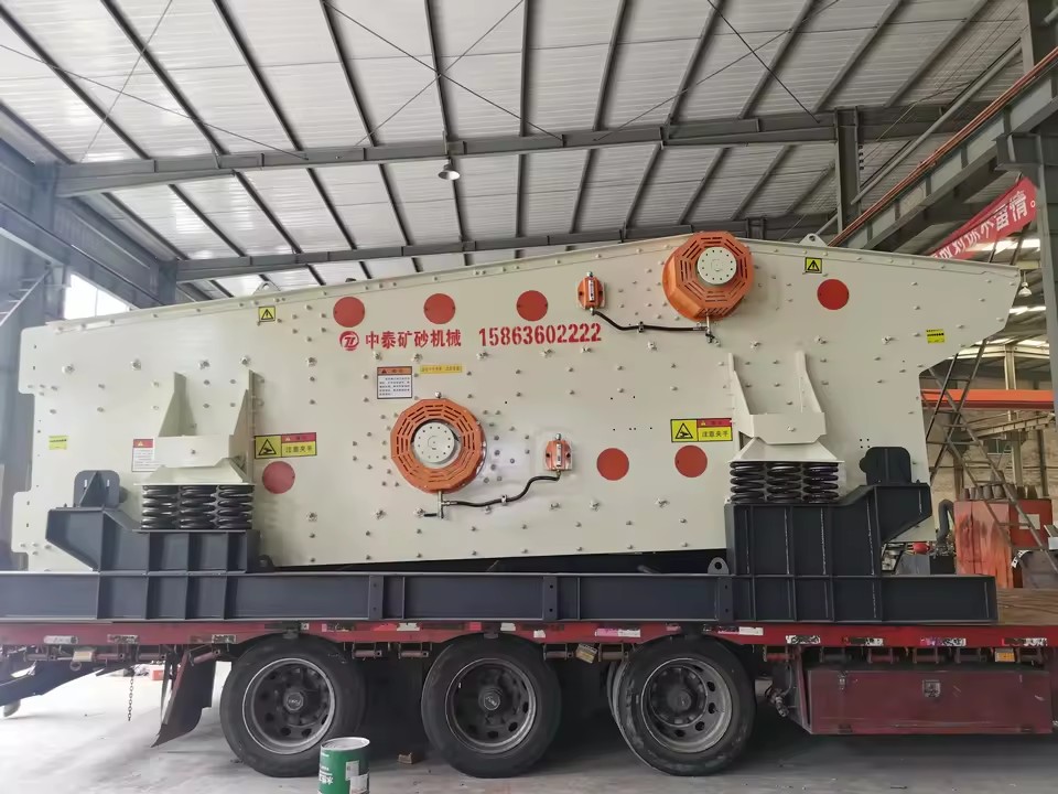 Tri Shaft Elliptical Horizontal Screen Low Installation Height Vibrating Screening Equipment for