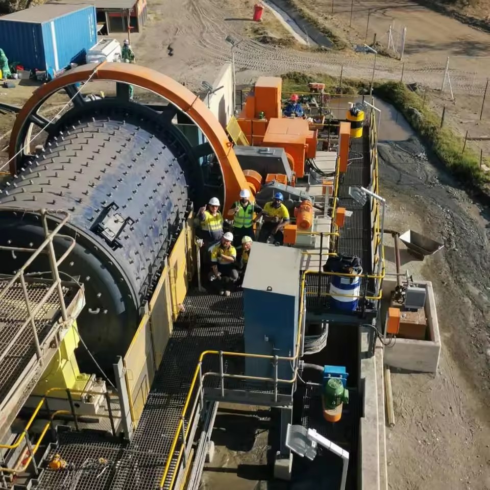Luoyang Make Good Quality High Strength Heavy Mining Machine 15-20t/h 2.1*4.5m Ball Mill for Wet/dry Powder Grinding Plant