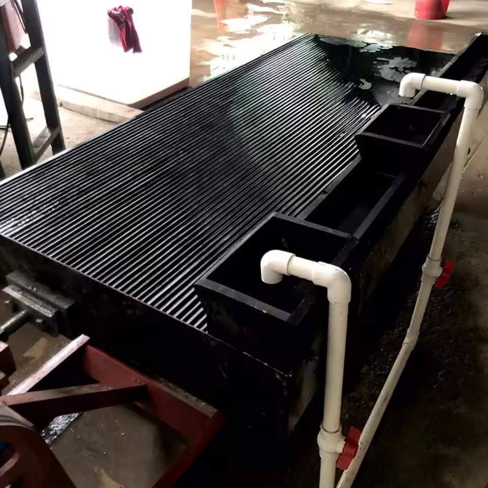 5TPH Small Scale Mining Equipment Shaking Table Engine Motor for Gold Recovery Adjustable Stroke Rifle Pattern