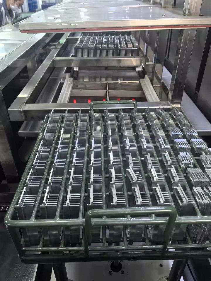 Advanced Water-Based Cleaner: Easy Rinsing & Low Residue | Optimized for Automated Production Lines | High-Efficiency Degreaser