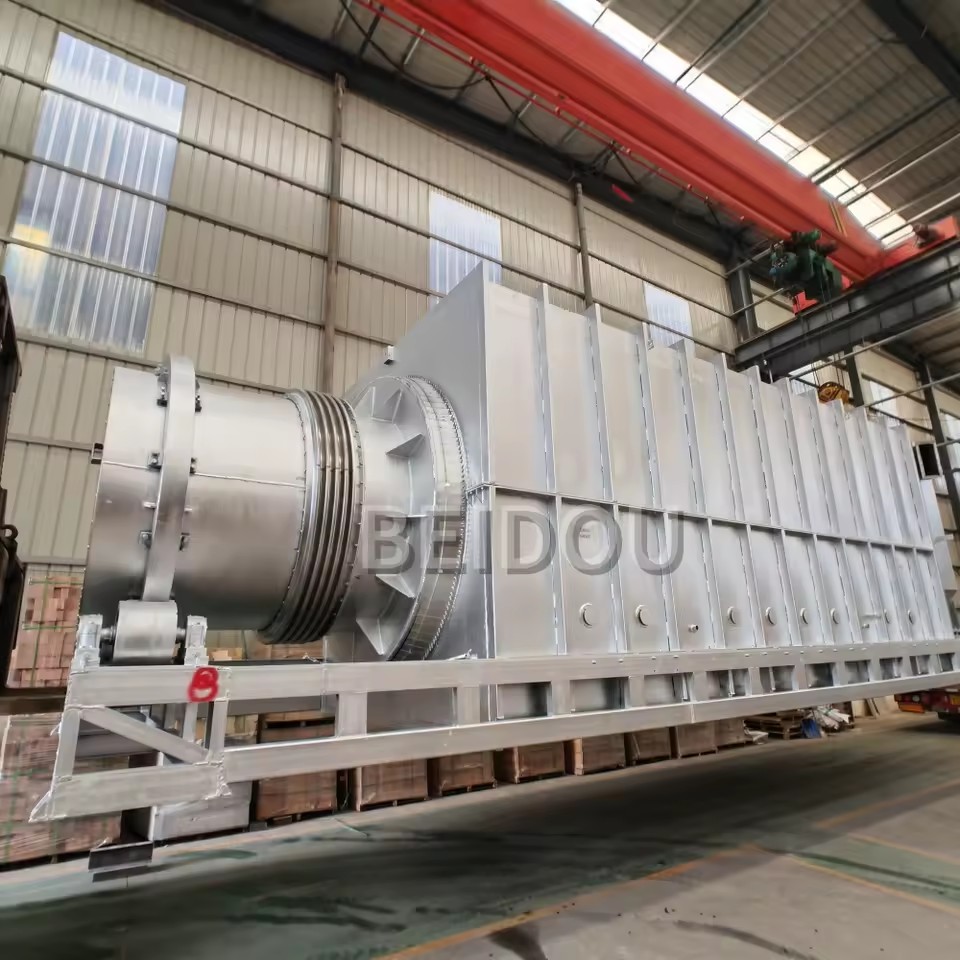Intelligent automation battery positive and negative electrode material crushing and pyrolysis production line