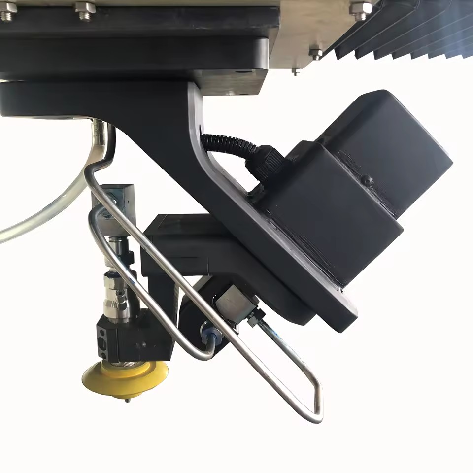 AC 5 Axis Waterjet Water Jet Cutting Head 45 Degree Dynamic 3D Cutter Head