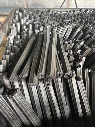 100% Natural Hard Wood Sawdust Charcoal Briquettes Machine-Made Fixed Carbon 80-90% Moisture Max 5% Ash Content 2-4% Burning